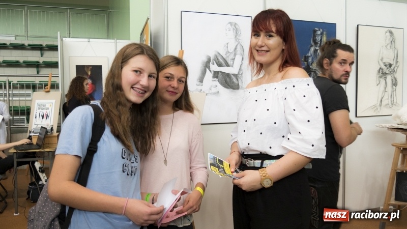 Zdjęcie w galerii na portalu naszraciborz.pl: Raciborski Festiwal Perspektyw. Arena Rafako pełna młodzieży  wiadomości z regionu