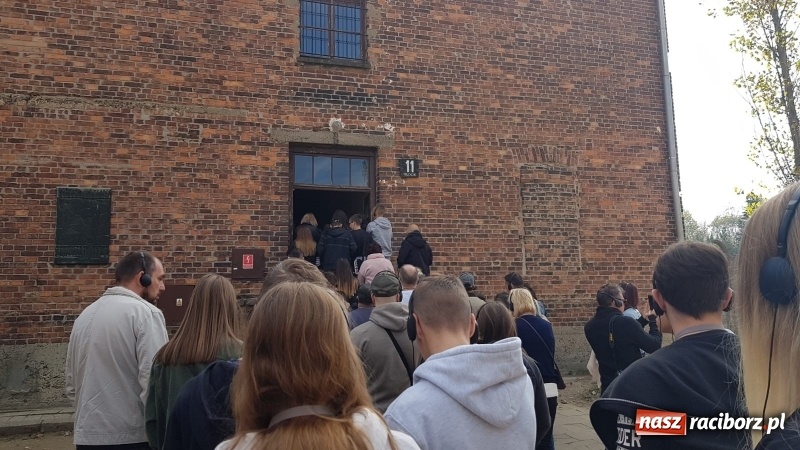 Zdjęcie w galerii na portalu naszraciborz.pl: Uczniowie SP 15 z wizytą w Auschwitz-Birkenau wiadomości z regionu