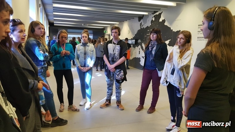 Zdjęcie w galerii na portalu naszraciborz.pl: Uczniowie SP 15 z wizytą w Auschwitz-Birkenau wiadomości z regionu