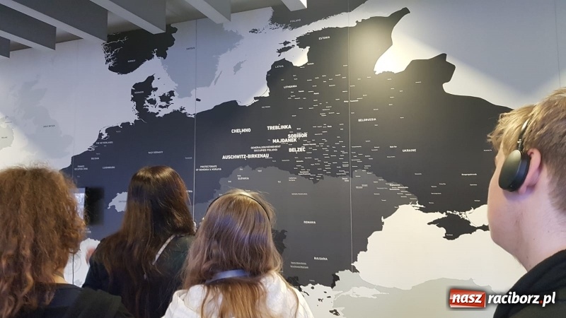 Zdjęcie w galerii na portalu naszraciborz.pl: Uczniowie SP 15 z wizytą w Auschwitz-Birkenau wiadomości z regionu