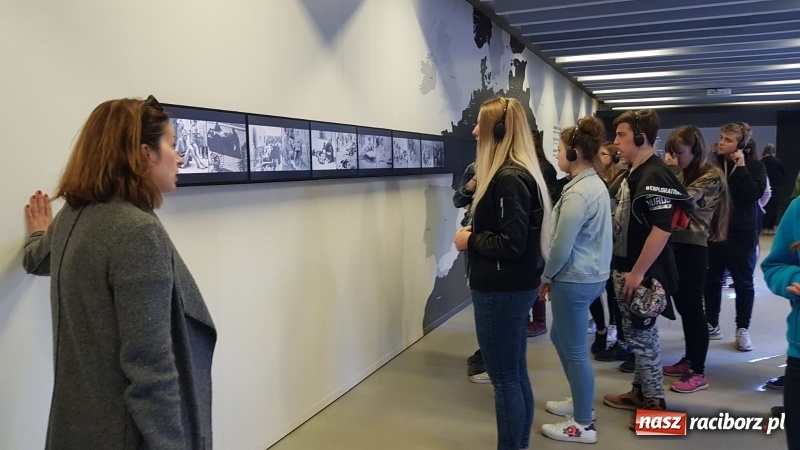 Zdjęcie w galerii na portalu naszraciborz.pl: Uczniowie SP 15 z wizytą w Auschwitz-Birkenau wiadomości z regionu
