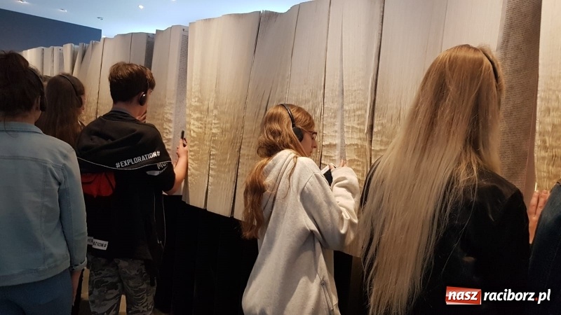 Zdjęcie w galerii na portalu naszraciborz.pl: Uczniowie SP 15 z wizytą w Auschwitz-Birkenau wiadomości z regionu