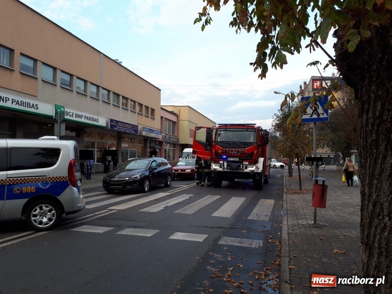 Zdjęcie w galerii na portalu naszraciborz.pl: Zderzenie na Opawskiej. Powodem nieostrożność kierowcy golfa wiadomości z regionu