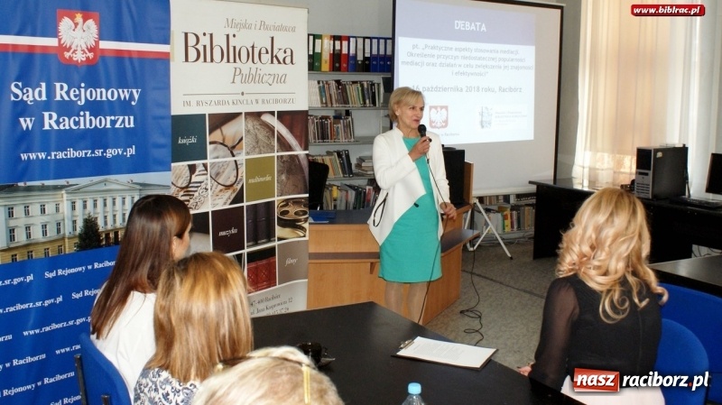 Zdjęcie w galerii na portalu naszraciborz.pl: Podpisanie porozumienia o współpracy i godziny gorącej dyskusji, czyli debata Sądu Rejonowego w raciborskiej bibliotece  wiadomości z regionu