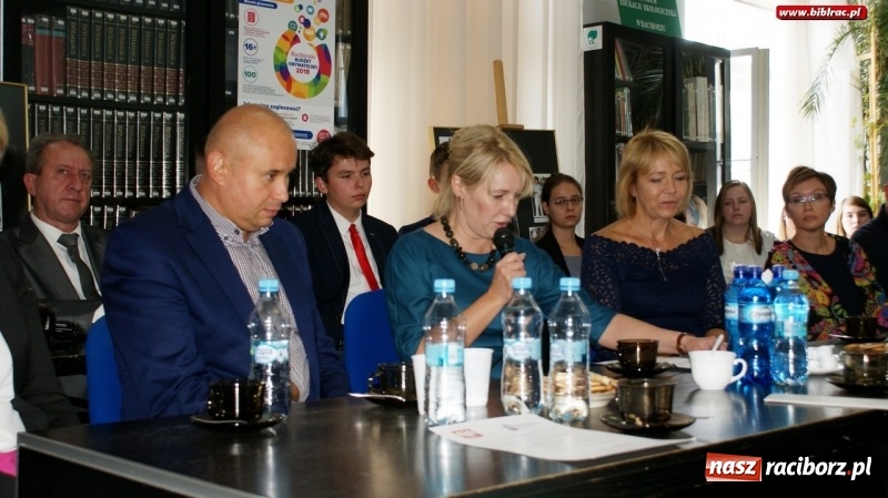 Zdjęcie w galerii na portalu naszraciborz.pl: Podpisanie porozumienia o współpracy i godziny gorącej dyskusji, czyli debata Sądu Rejonowego w raciborskiej bibliotece  wiadomości z regionu