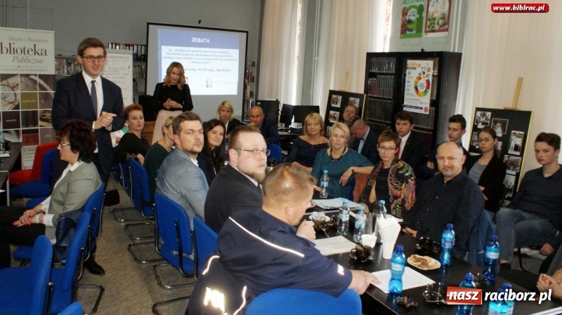 Zdjęcie w galerii na portalu naszraciborz.pl: Podpisanie porozumienia o współpracy i godziny gorącej dyskusji, czyli debata Sądu Rejonowego w raciborskiej bibliotece  wiadomości z regionu