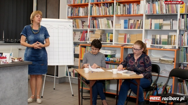 Zdjęcie w galerii na portalu naszraciborz.pl: Pozłacana rybka contra Samotność Bogów – konkurs wiedzy w raciborskiej bibliotece  wiadomości z regionu