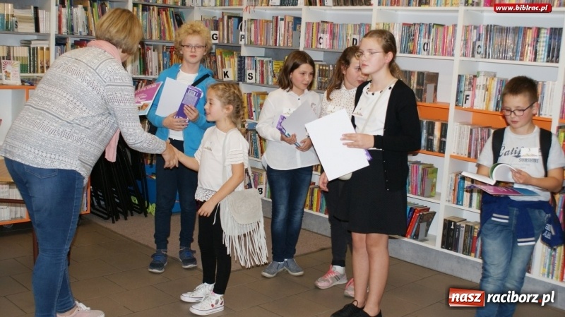 Zdjęcie w galerii na portalu naszraciborz.pl: Pozłacana rybka contra Samotność Bogów – konkurs wiedzy w raciborskiej bibliotece  wiadomości z regionu