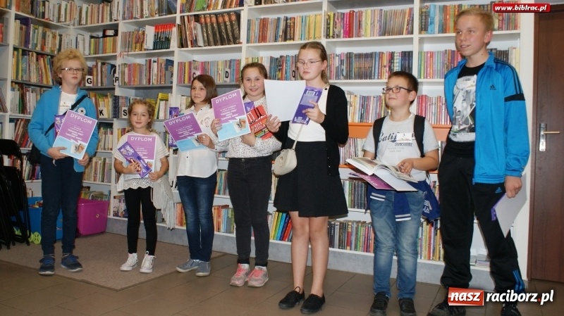 Zdjęcie w galerii na portalu naszraciborz.pl: Pozłacana rybka contra Samotność Bogów – konkurs wiedzy w raciborskiej bibliotece  wiadomości z regionu