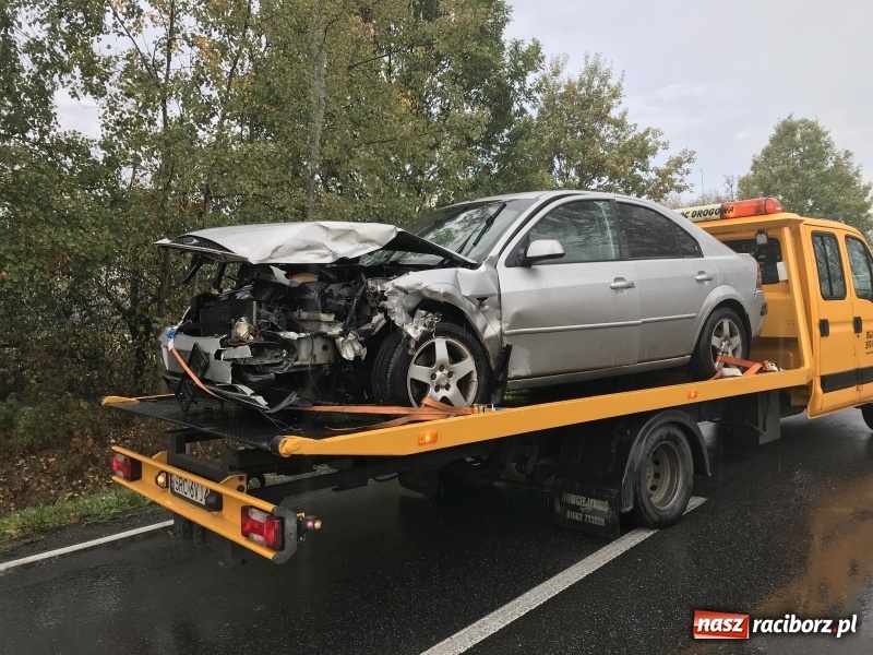 Zdjęcie w galerii na portalu naszraciborz.pl: Czołowe zderzenie audi i forda na DW 919 wiadomości z regionu