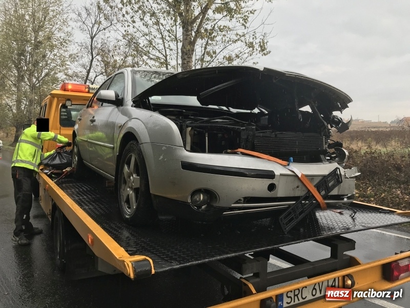 Zdjęcie w galerii na portalu naszraciborz.pl: Czołowe zderzenie audi i forda na DW 919 wiadomości z regionu