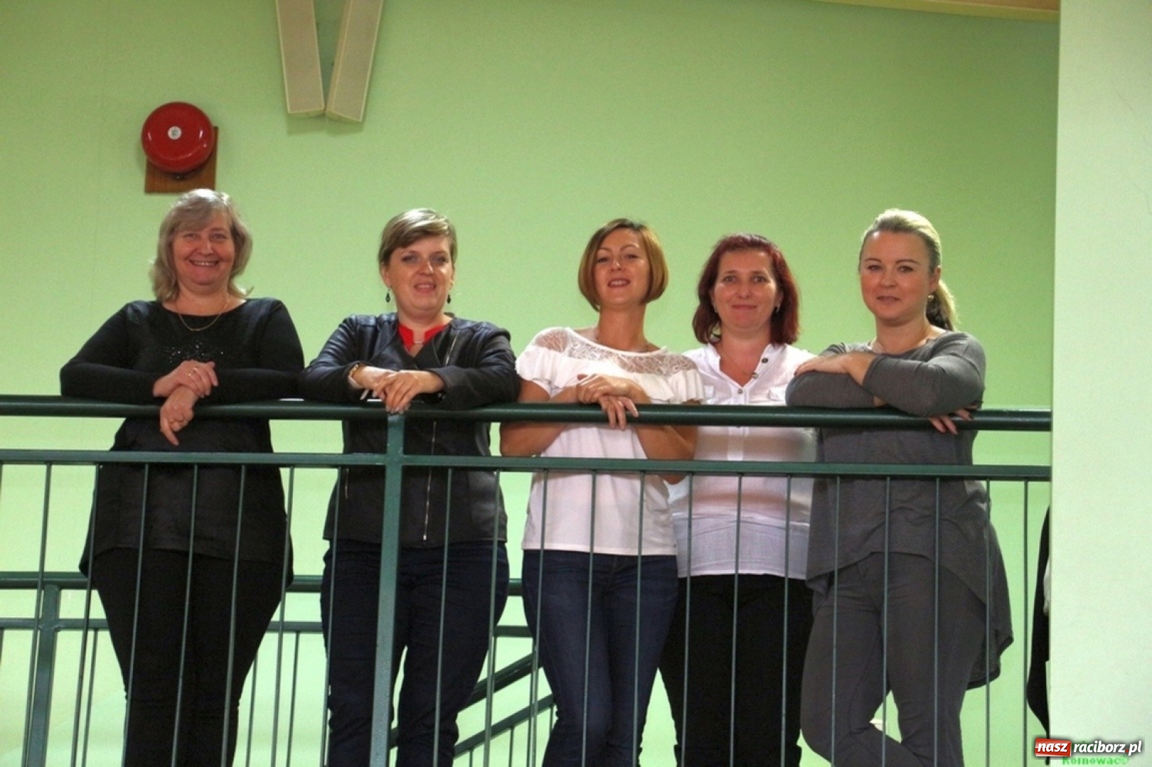 Zdjęcie w galerii na portalu naszraciborz.pl: Szkoła Podstawowa im. Jana Pawła II w Kornowacu ma nowy sztandar wiadomości z regionu