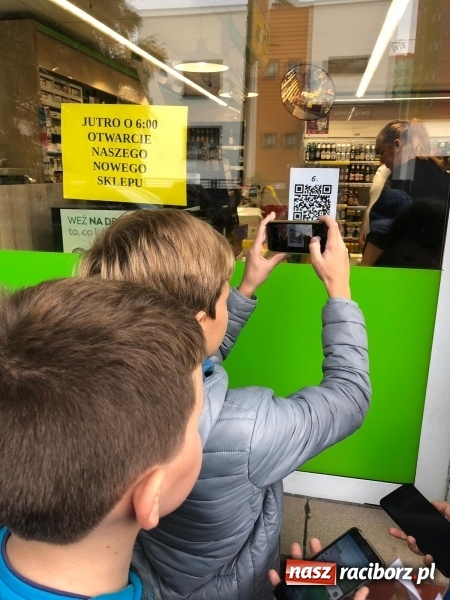 Zdjęcie w galerii na portalu naszraciborz.pl: Uczniowie z Ostroga szukali skarbu  wiadomości z regionu