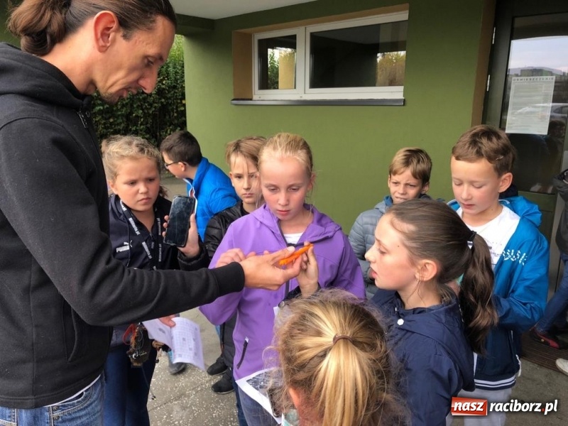 Zdjęcie w galerii na portalu naszraciborz.pl: Uczniowie z Ostroga szukali skarbu  wiadomości z regionu