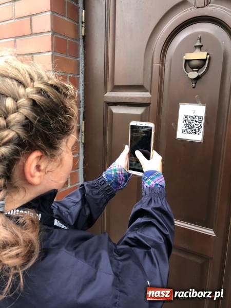 Zdjęcie w galerii na portalu naszraciborz.pl: Uczniowie z Ostroga szukali skarbu  wiadomości z regionu