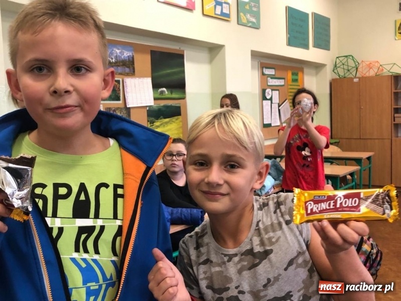 Zdjęcie w galerii na portalu naszraciborz.pl: Uczniowie z Ostroga szukali skarbu  wiadomości z regionu