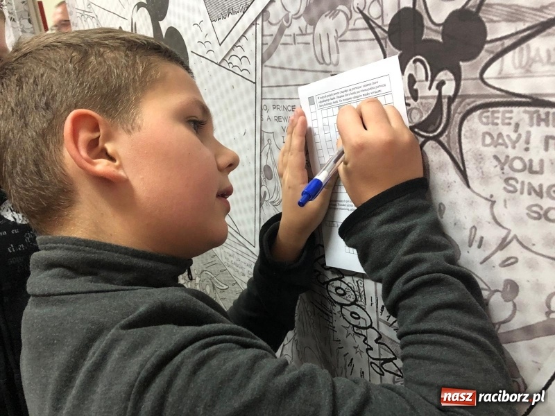 Zdjęcie w galerii na portalu naszraciborz.pl: Uczniowie z Ostroga szukali skarbu  wiadomości z regionu