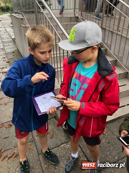 Zdjęcie w galerii na portalu naszraciborz.pl: Uczniowie z Ostroga szukali skarbu  wiadomości z regionu