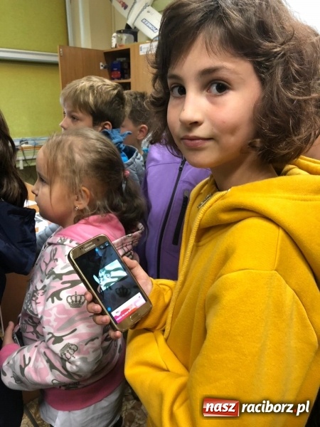 Zdjęcie w galerii na portalu naszraciborz.pl: Uczniowie z Ostroga szukali skarbu  wiadomości z regionu