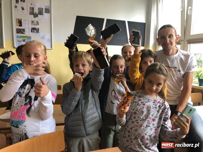 Zdjęcie w galerii na portalu naszraciborz.pl: Uczniowie z Ostroga szukali skarbu  wiadomości z regionu