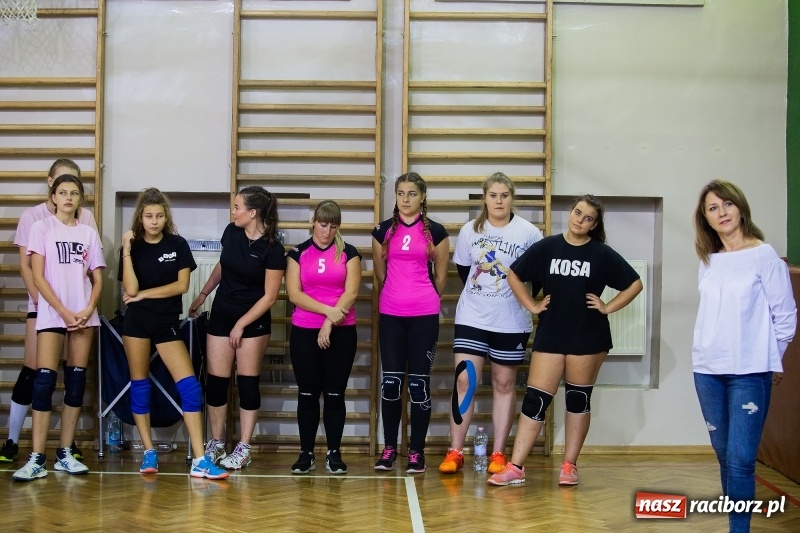 Zdjęcie w galerii na portalu naszraciborz.pl: Turniej dwójek siatkarskich dziewcząt w Ekonomiku wiadomości z regionu