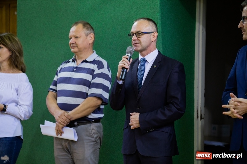 Zdjęcie w galerii na portalu naszraciborz.pl: Turniej dwójek siatkarskich dziewcząt w Ekonomiku wiadomości z regionu