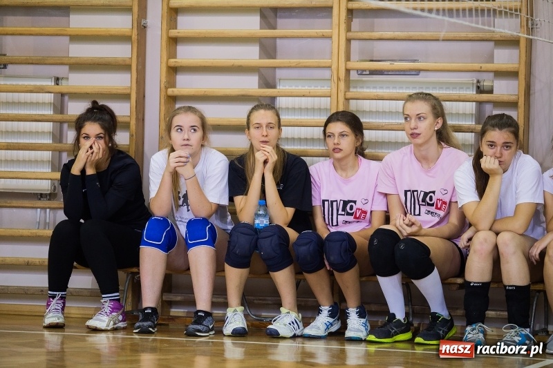 Zdjęcie w galerii na portalu naszraciborz.pl: Turniej dwójek siatkarskich dziewcząt w Ekonomiku wiadomości z regionu
