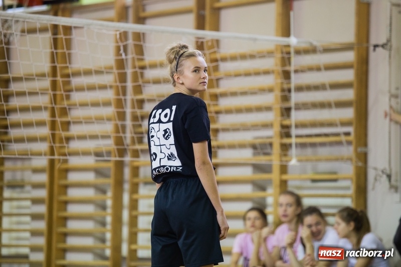 Zdjęcie w galerii na portalu naszraciborz.pl: Turniej dwójek siatkarskich dziewcząt w Ekonomiku wiadomości z regionu