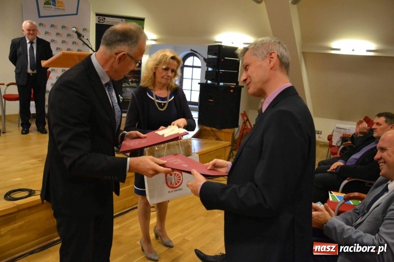 Zdjęcie w galerii na portalu naszraciborz.pl: 90-lecie Śląskiego Obserwatorium Geofizycznego w Raciborzu  wiadomości z regionu