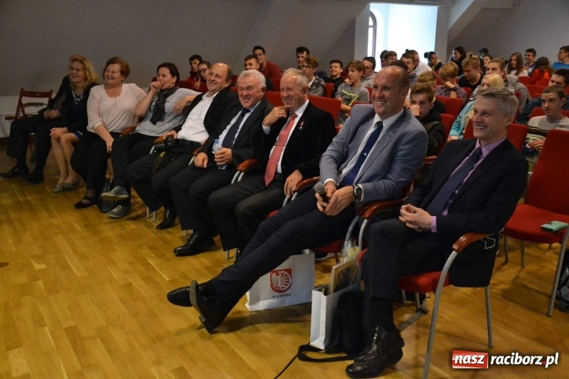 Zdjęcie w galerii na portalu naszraciborz.pl: 90-lecie Śląskiego Obserwatorium Geofizycznego w Raciborzu  wiadomości z regionu