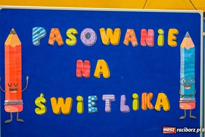 Zdjęcie w galerii na portalu naszraciborz.pl: Pierwszoklasiści z SP 13 wyruszyli dziś w podróż do Świetlikowego Lasu wiadomości z regionu