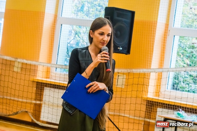 Zdjęcie w galerii na portalu naszraciborz.pl: Pierwszoklasiści z SP 13 wyruszyli dziś w podróż do Świetlikowego Lasu wiadomości z regionu