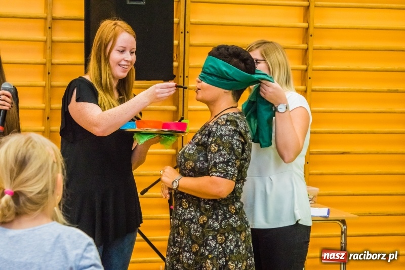 Zdjęcie w galerii na portalu naszraciborz.pl: Pierwszoklasiści z SP 13 wyruszyli dziś w podróż do Świetlikowego Lasu wiadomości z regionu