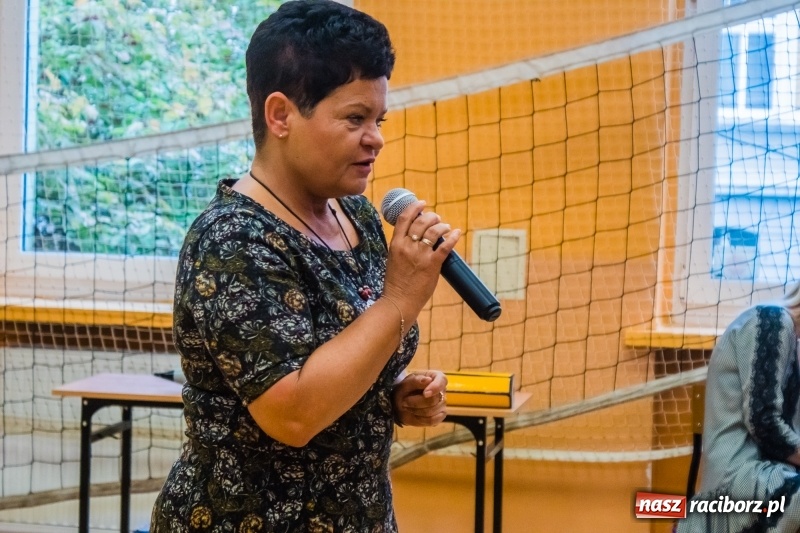 Zdjęcie w galerii na portalu naszraciborz.pl: Pierwszoklasiści z SP 13 wyruszyli dziś w podróż do Świetlikowego Lasu wiadomości z regionu