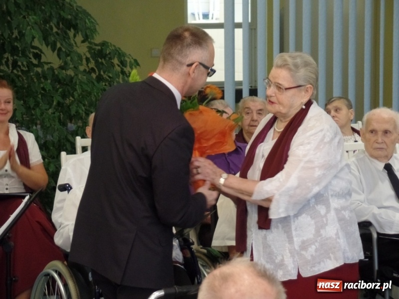 Zdjęcie w galerii na portalu naszraciborz.pl: Dzień Seniora w DPS Złota Jesień wiadomości z regionu