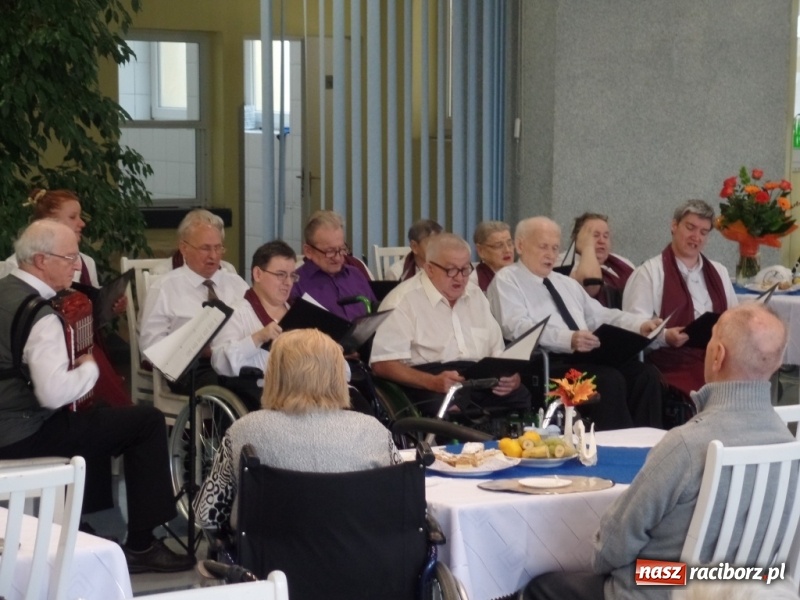 Zdjęcie w galerii na portalu naszraciborz.pl: Dzień Seniora w DPS Złota Jesień wiadomości z regionu