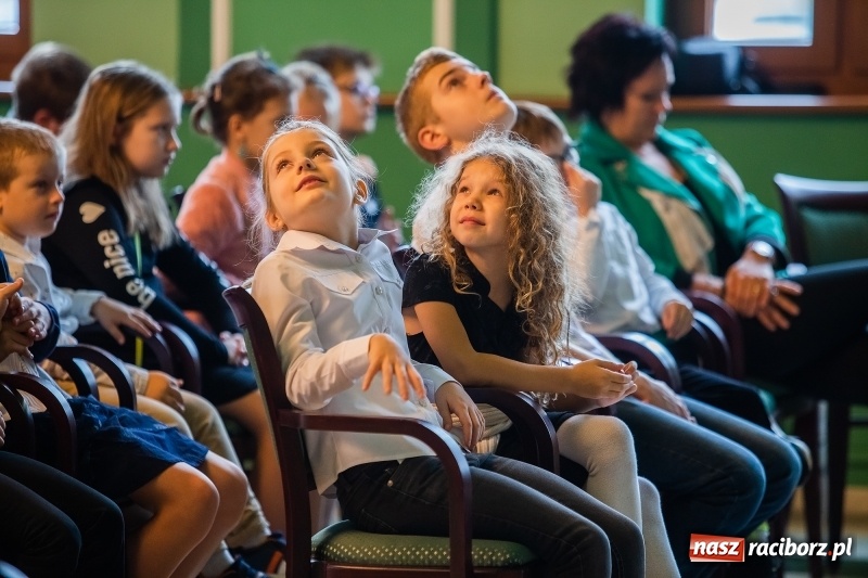Zdjęcie w galerii na portalu naszraciborz.pl: Inauguracja Roku Akademickiego Uniwersytetu Dziecięcego w Raciborzu  wiadomości z regionu