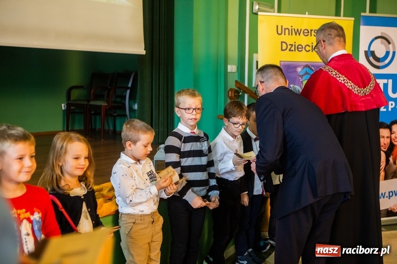 Zdjęcie w galerii na portalu naszraciborz.pl: Inauguracja Roku Akademickiego Uniwersytetu Dziecięcego w Raciborzu  wiadomości z regionu