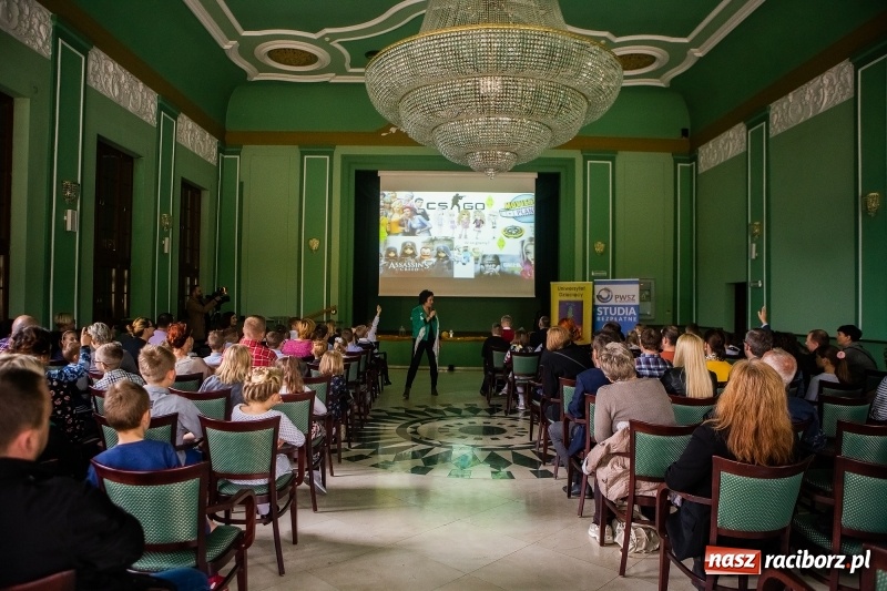 Zdjęcie w galerii na portalu naszraciborz.pl: Inauguracja Roku Akademickiego Uniwersytetu Dziecięcego w Raciborzu  wiadomości z regionu