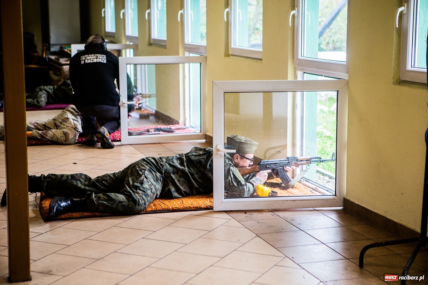 Zdjęcie w galerii na portalu naszraciborz.pl: IV Turniej Strzelecki o Puchar Pułku 4-go Ułanów Zaniemeńskich na strzelnicy IPA w Raciborzu wiadomości z regionu