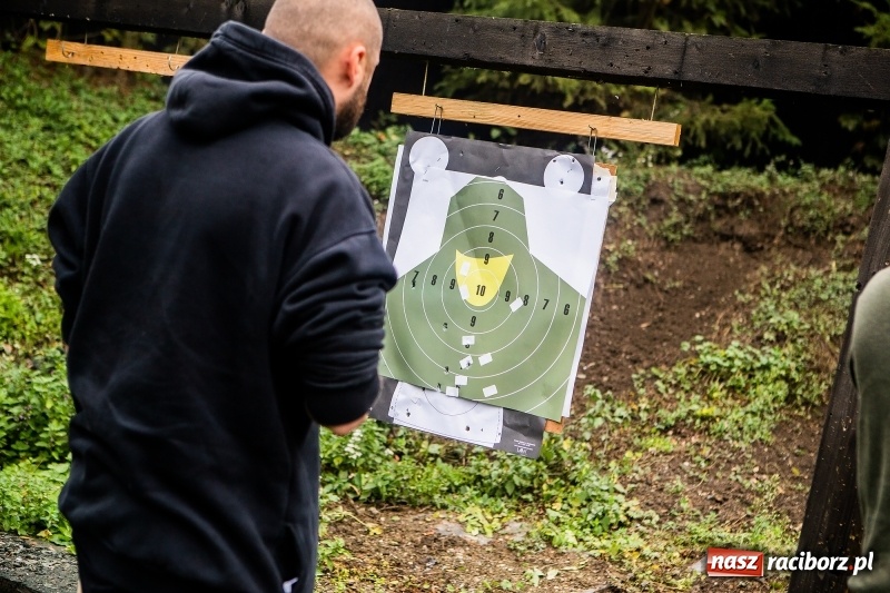 Zdjęcie w galerii na portalu naszraciborz.pl: IV Turniej Strzelecki o Puchar Pułku 4-go Ułanów Zaniemeńskich na strzelnicy IPA w Raciborzu wiadomości z regionu