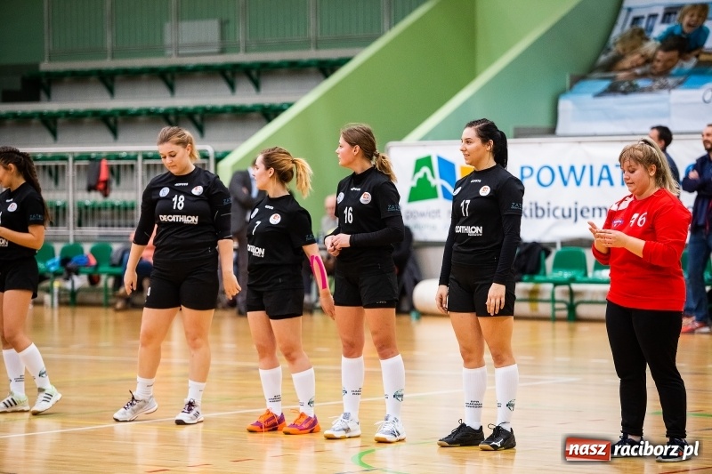 Zdjęcie w galerii na portalu naszraciborz.pl: Piłkarki UKS Start Pietrowice Wielkie przegrały w debiucie w Arenie Rafako wiadomości z regionu