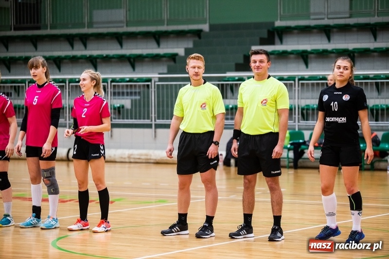 Zdjęcie w galerii na portalu naszraciborz.pl: Piłkarki UKS Start Pietrowice Wielkie przegrały w debiucie w Arenie Rafako wiadomości z regionu