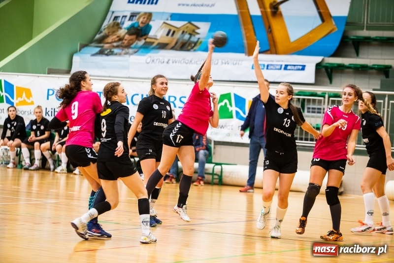 Zdjęcie w galerii na portalu naszraciborz.pl: Piłkarki UKS Start Pietrowice Wielkie przegrały w debiucie w Arenie Rafako wiadomości z regionu
