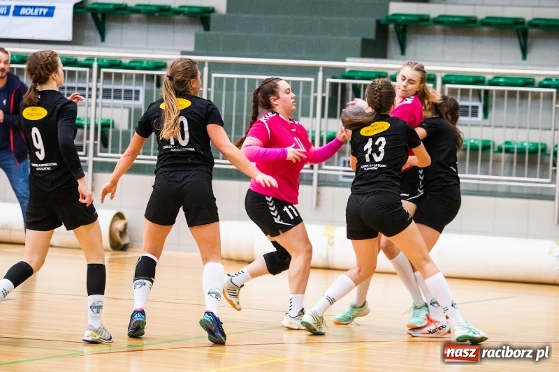 Zdjęcie w galerii na portalu naszraciborz.pl: Piłkarki UKS Start Pietrowice Wielkie przegrały w debiucie w Arenie Rafako wiadomości z regionu
