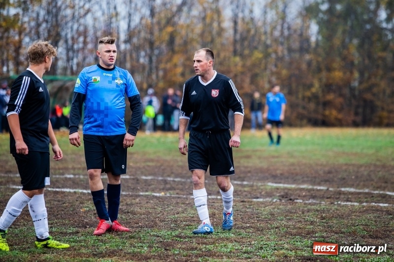 Zdjęcie w galerii na portalu naszraciborz.pl: Wicher Płonia uległ Strzelcowi. Rzuchów mistrzem jesieni wiadomości z regionu