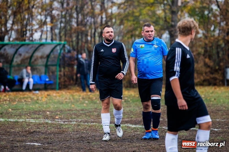 Zdjęcie w galerii na portalu naszraciborz.pl: Wicher Płonia uległ Strzelcowi. Rzuchów mistrzem jesieni wiadomości z regionu