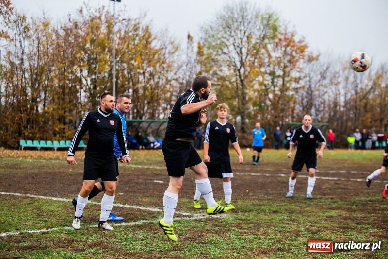 Zdjęcie w galerii na portalu naszraciborz.pl: Wicher Płonia uległ Strzelcowi. Rzuchów mistrzem jesieni wiadomości z regionu