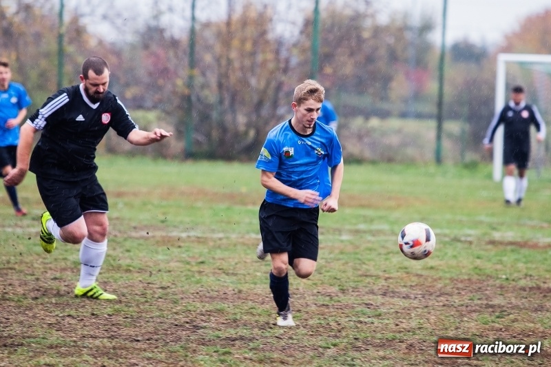 Zdjęcie w galerii na portalu naszraciborz.pl: Wicher Płonia uległ Strzelcowi. Rzuchów mistrzem jesieni wiadomości z regionu