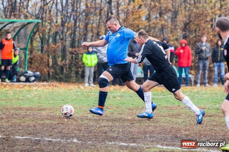 Zdjęcie w galerii na portalu naszraciborz.pl: Wicher Płonia uległ Strzelcowi. Rzuchów mistrzem jesieni wiadomości z regionu